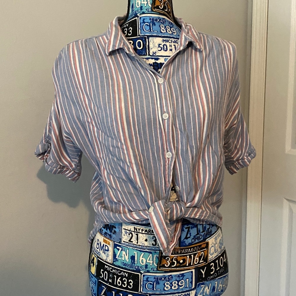 Cute button down top